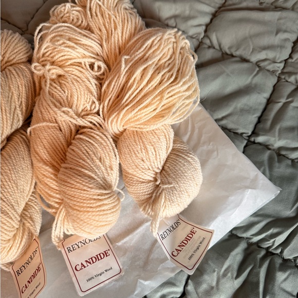 4 Skeins of Reynolds Candide Cream Yarn - Picture 3 of 9